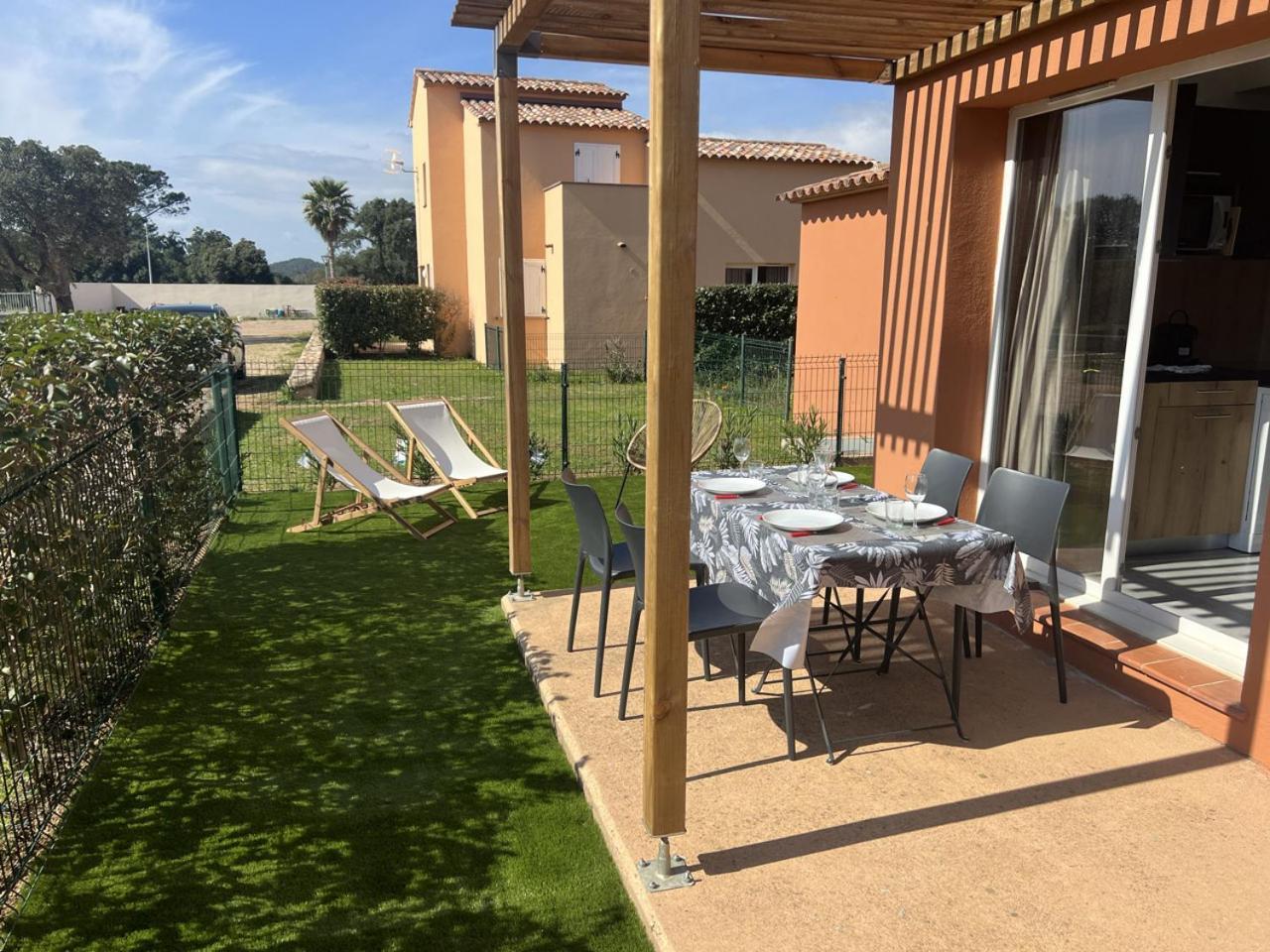Residence Hoteliere Les Hameaux De Saint Cyprien Appartement 2 Chambres Lecci Εξωτερικό φωτογραφία